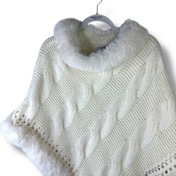 Le Moda NWOT Cream Travelers Luxe Chunky Cable Knit Faux Fur Poncho One Size - Picture 4 of 7